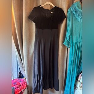 Vintage Southeastern Performance Apparel Chic Black Velvet Midi Dress
